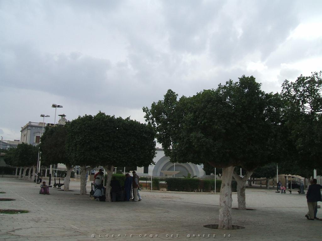 OCTOBRE 2007 AIN TEMOUCHENT PLACE DE LA MAIRIE 001.jpg